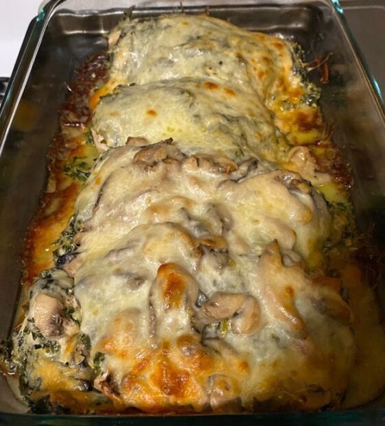 Smothered Chicken with Sauteed Mushrooms & Creamed Spinach – Phitip Recipes