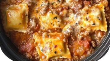 Crockpot Ravioli Lasagna layers of cheesy ravioli, marinara sauce, and melted cheese, making for an easy and comforting slow-cooker meal.