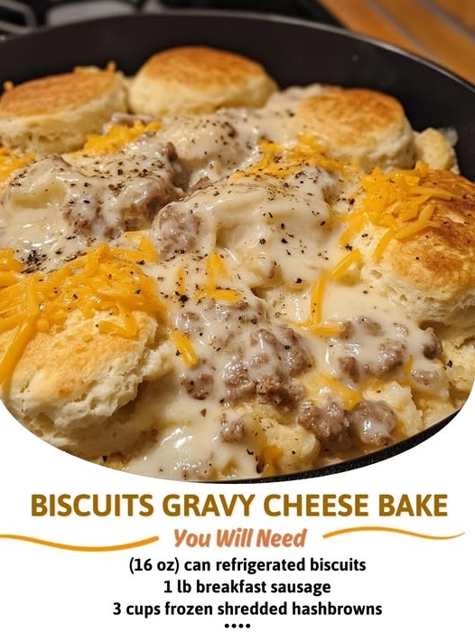A hearty slice of biscuits and gravy hashbrown casserole with golden biscuits, creamy sausage gravy, and crispy hashbrowns.